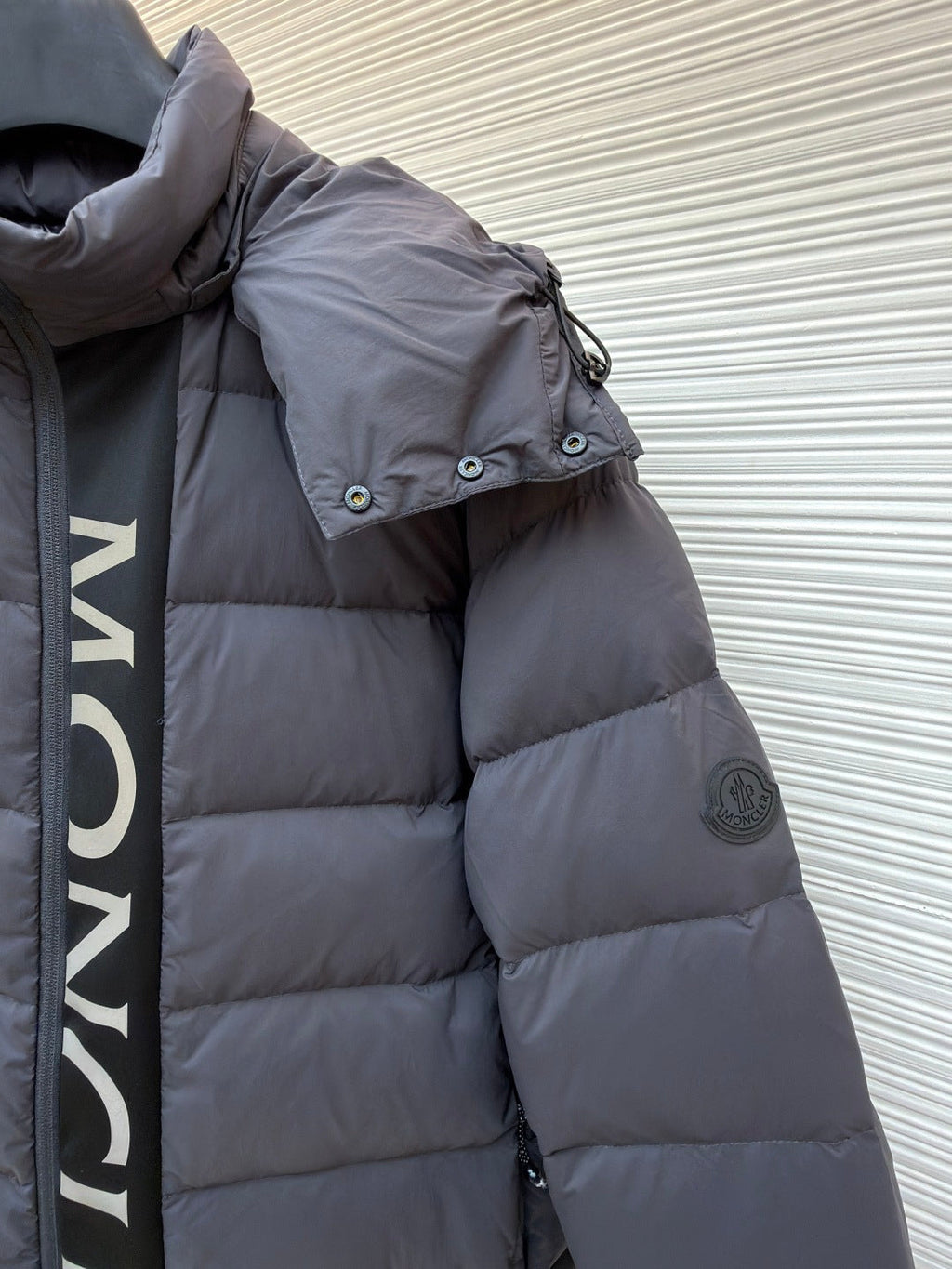 MONCLER 25S DOWN JACKET WITH DETACHABLE HOOD 250