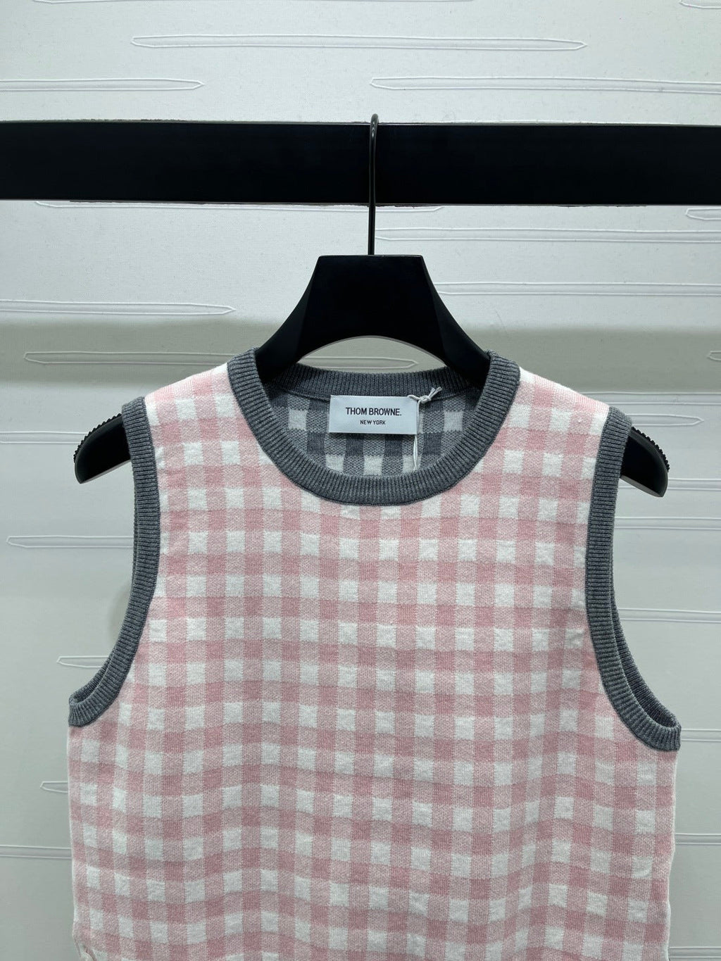 THOM 26S SLEEVELESS SWEATER STYLE 126
