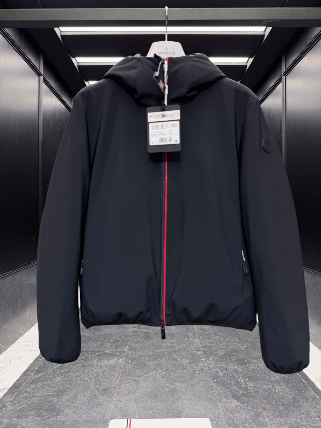 MONCLER 25S SHORT HOODED DOWN JACKET 249