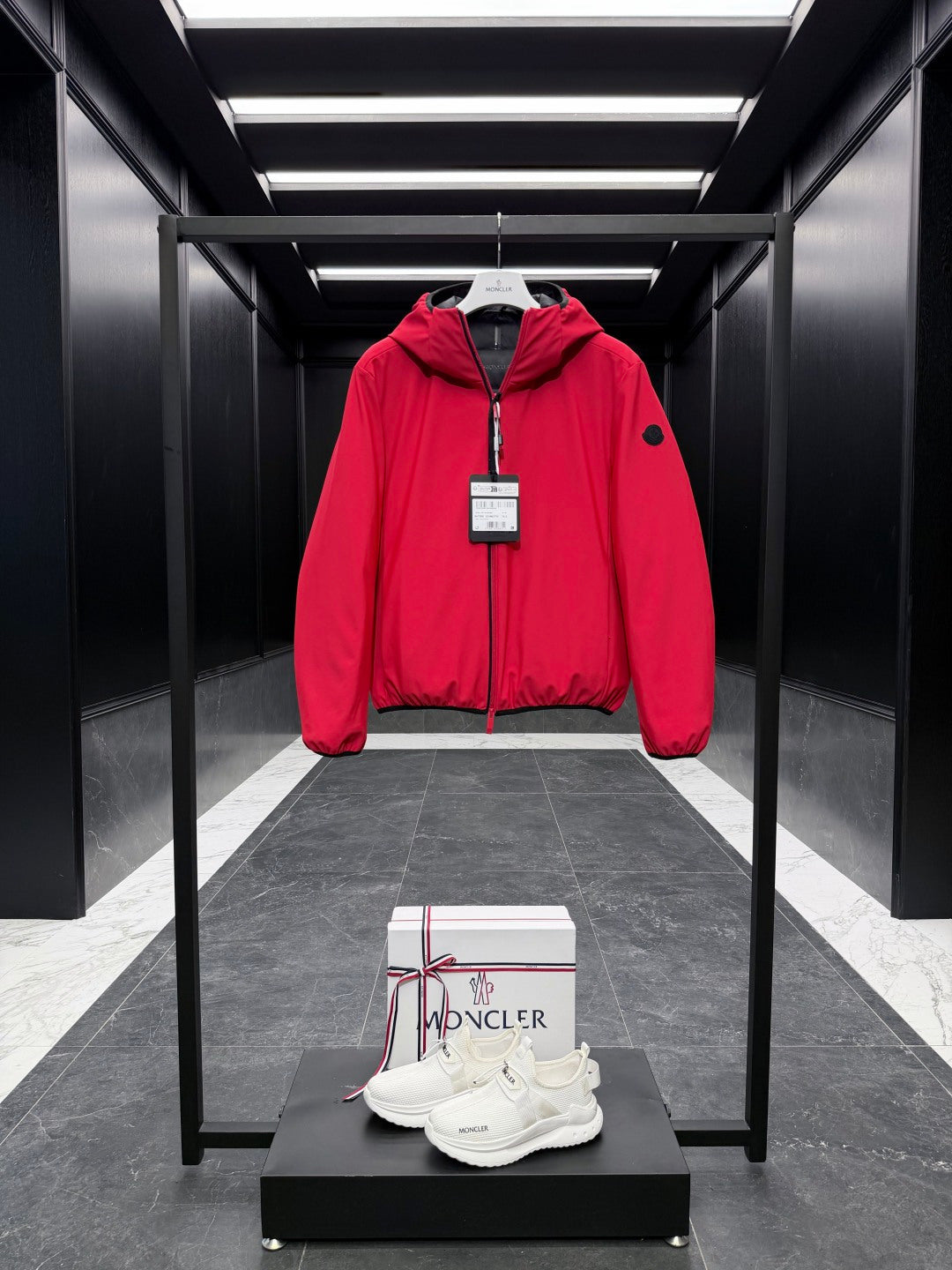 MONCLER 25S SHORT HOODED DOWN JACKET 248