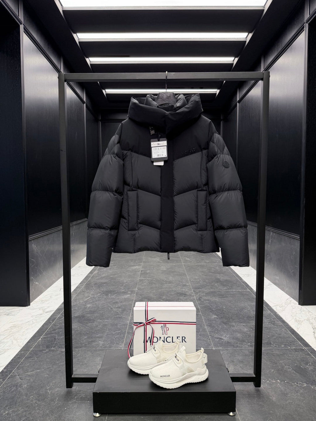 MONCLER 25S DOWN JACKET 359