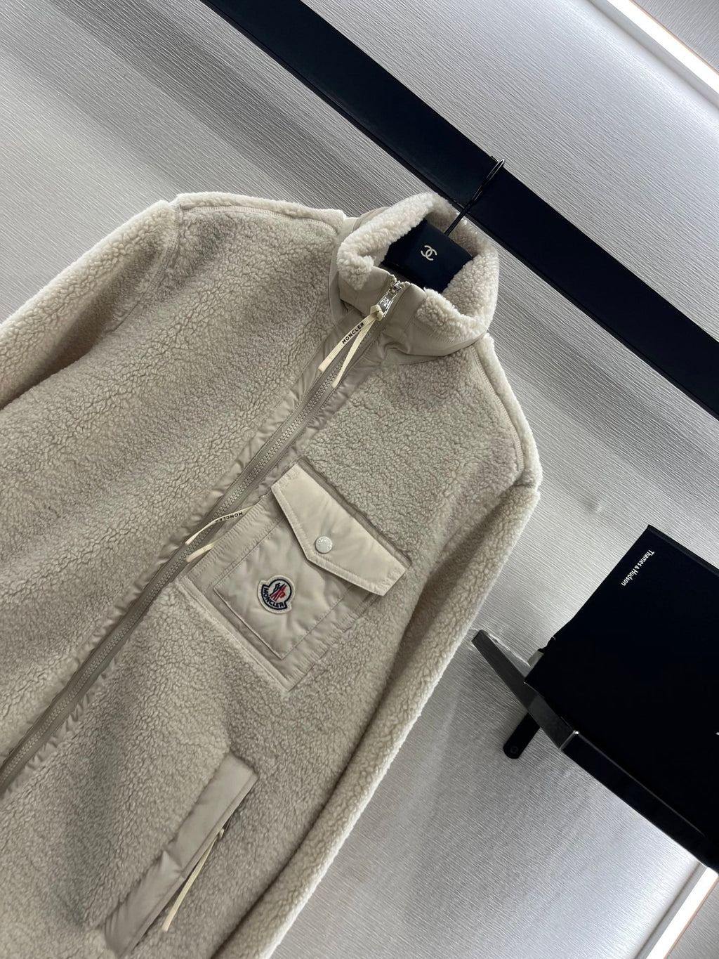 MONCLER 25S JACKET IN BEIGE 307590