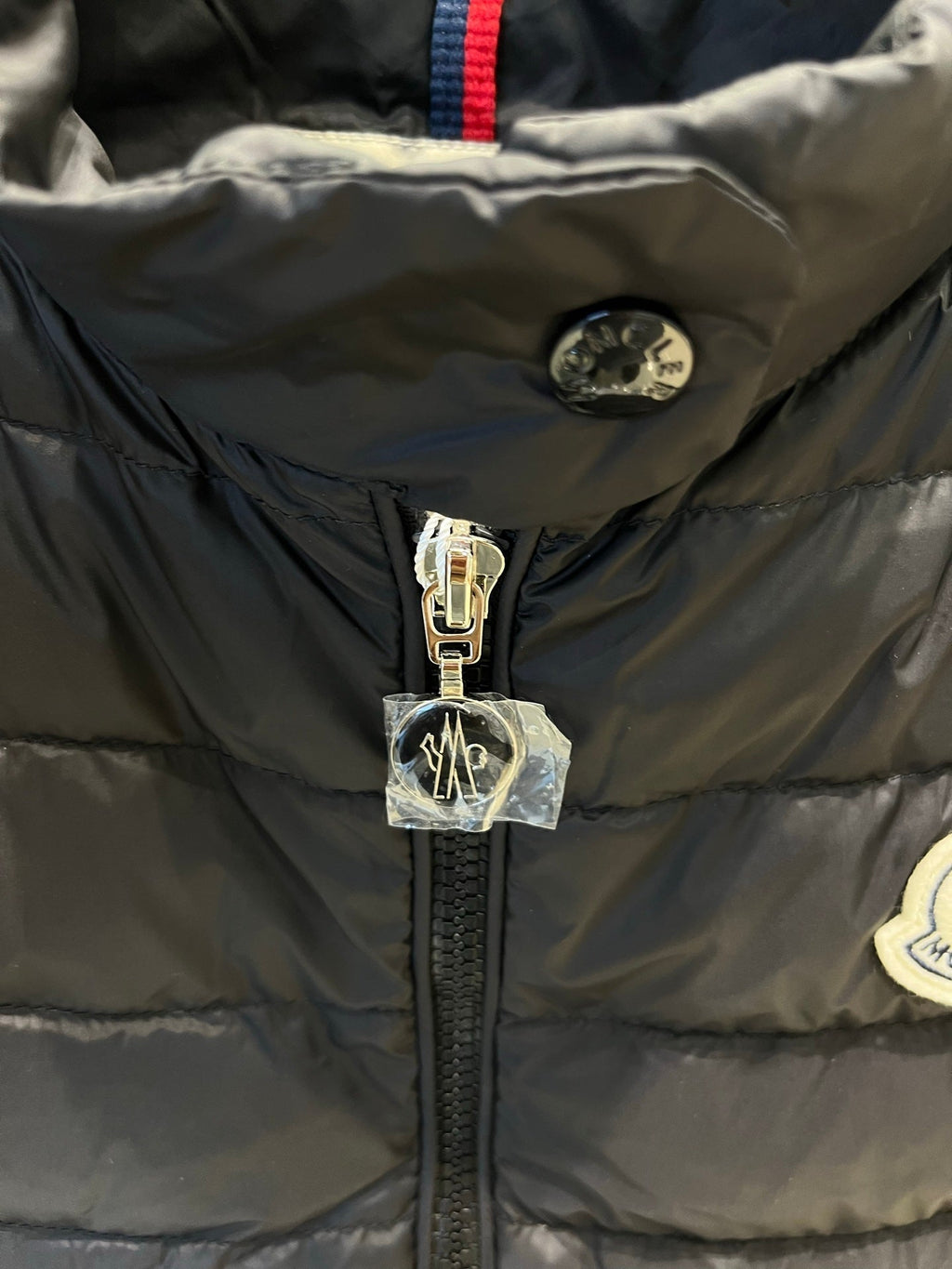 MONCLER 25S DOWN VEST IN BLACK 008