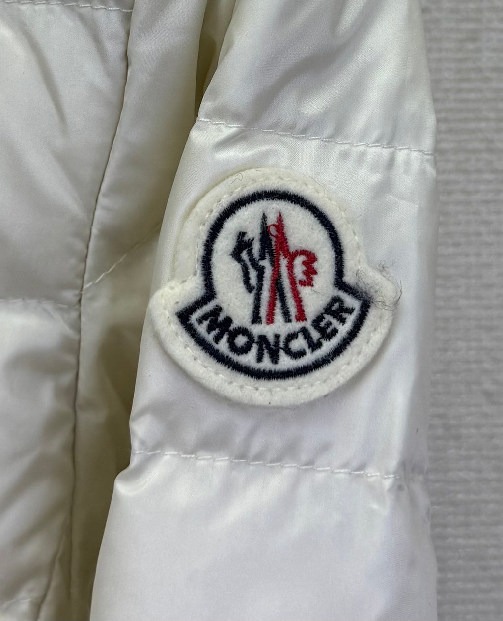 MONCLER 25S JACKET IN WHITE 048