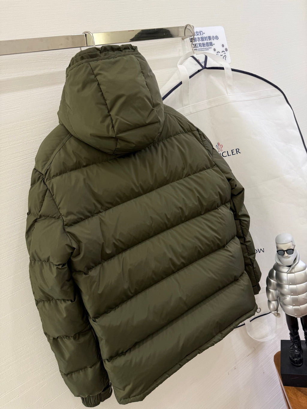 MONCLER 25S SHORT HOODED PUFFER JACKET 325